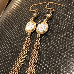 Dangle earrings with crystals